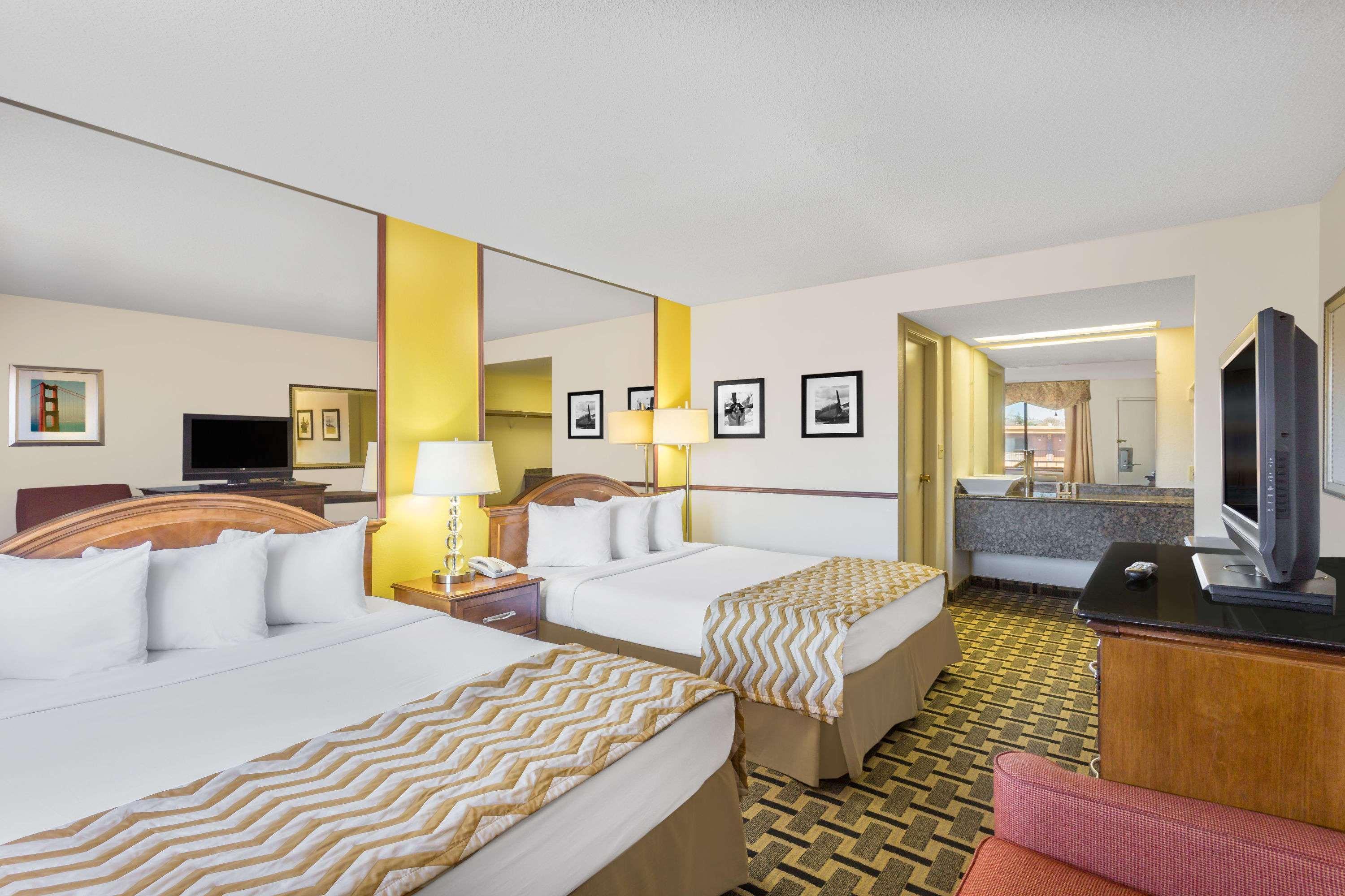 ทราเวลลอดจ์ บาย วินด์แฮม รีโน Hotel ภายนอก รูปภาพ