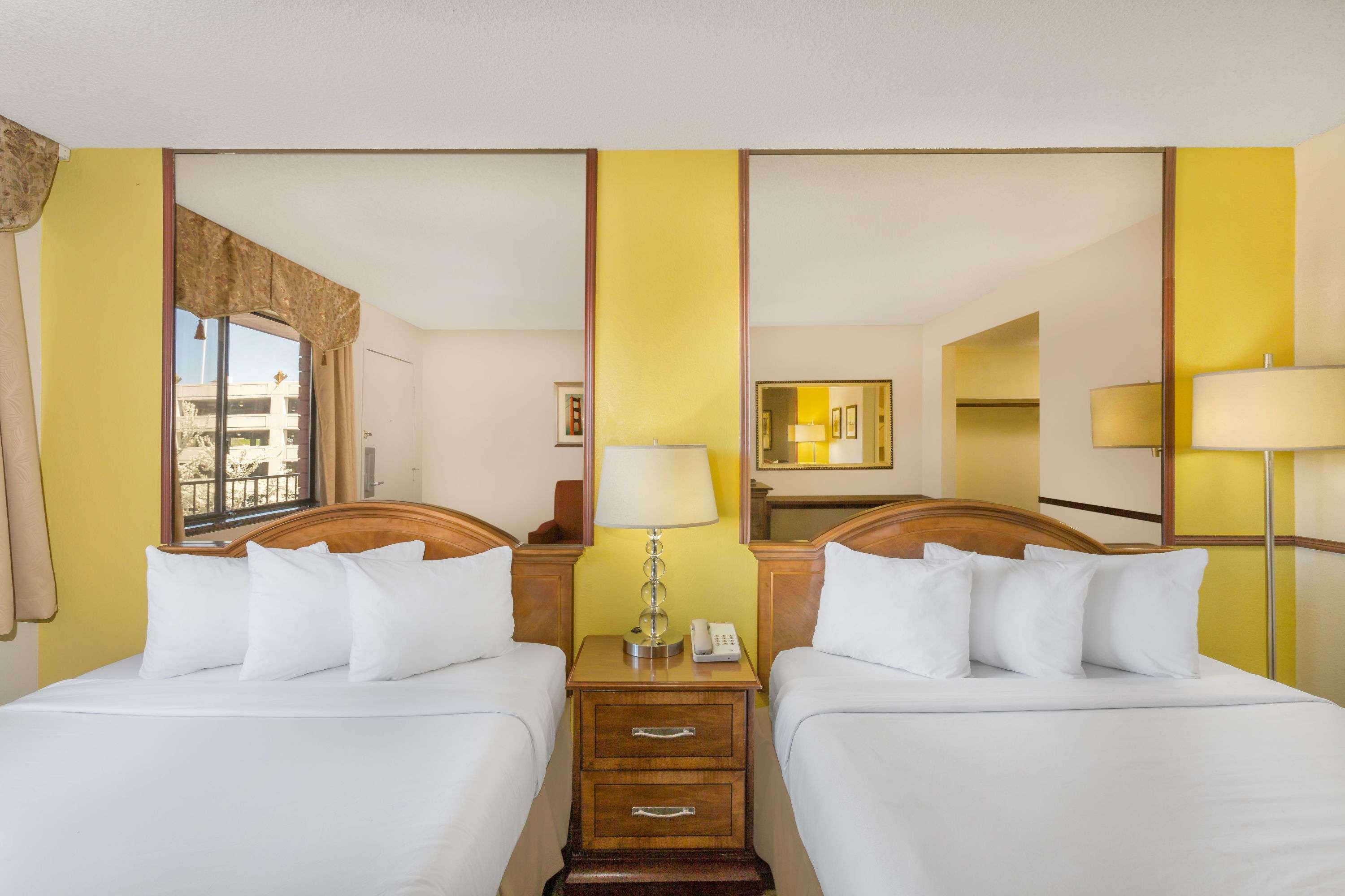 ทราเวลลอดจ์ บาย วินด์แฮม รีโน Hotel ภายนอก รูปภาพ