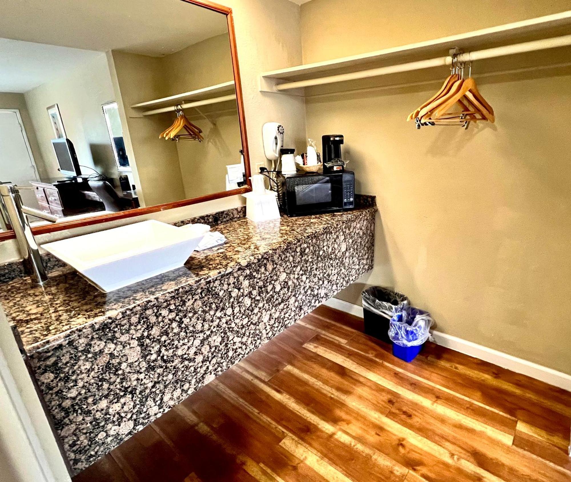 ทราเวลลอดจ์ บาย วินด์แฮม รีโน Hotel ภายนอก รูปภาพ